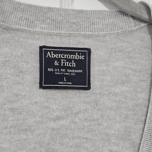 Abercrombie & Fitch Icon Boyfriend Cardigan in a Gray Cotton Blend Knit Large - Picture 3 of 6
